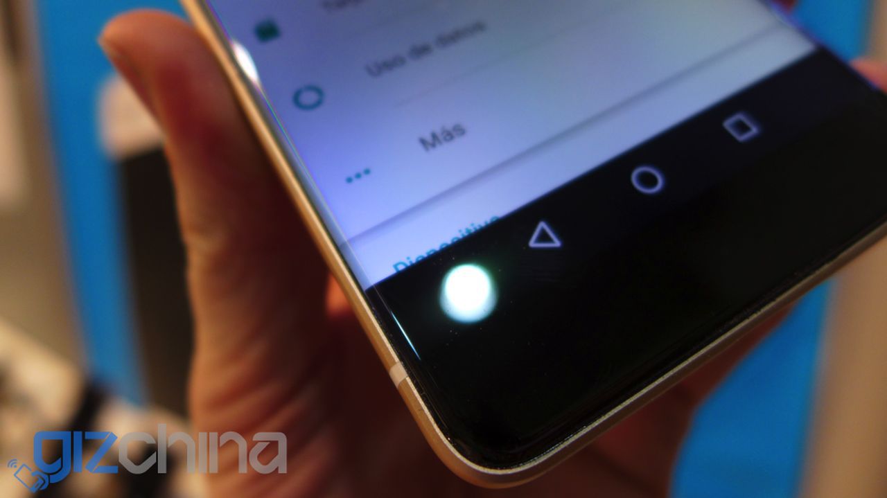 MWC 2016 : Primele imagini cu Ulefone Future, telefonul fara margini ale ecranului