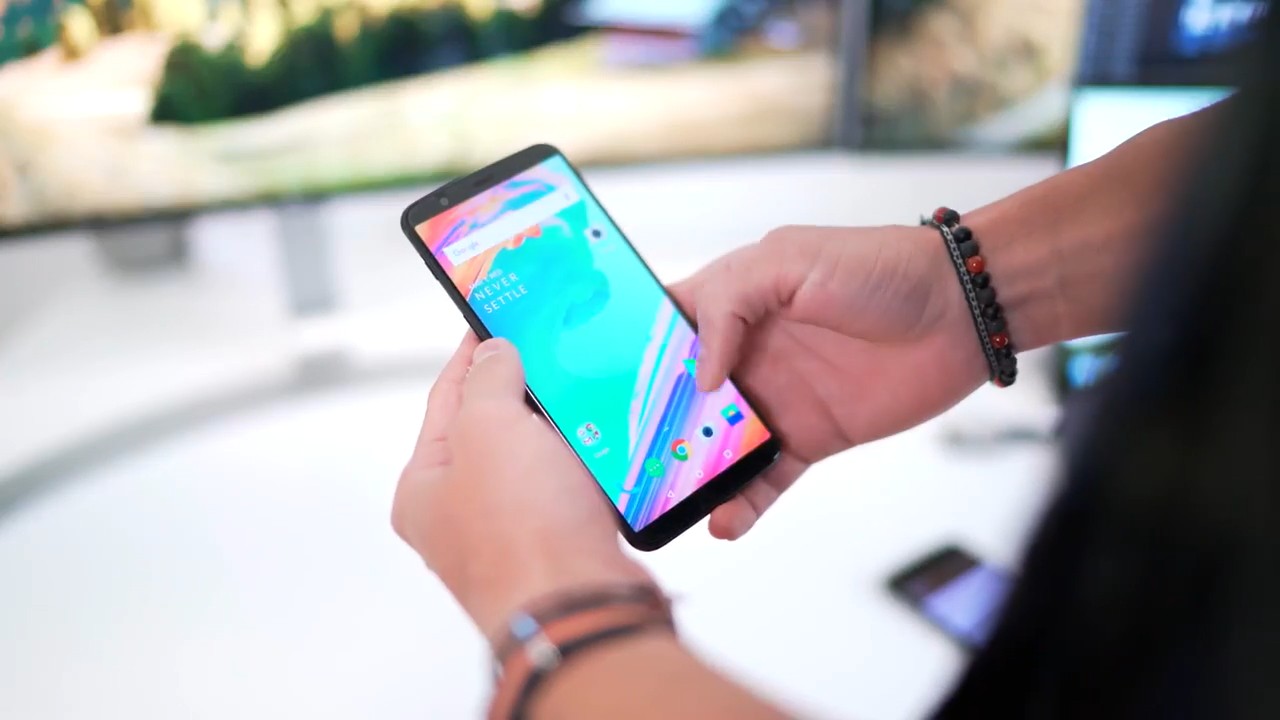 Descarca imagini de fundal si ringtone, originale OnePlus 5T