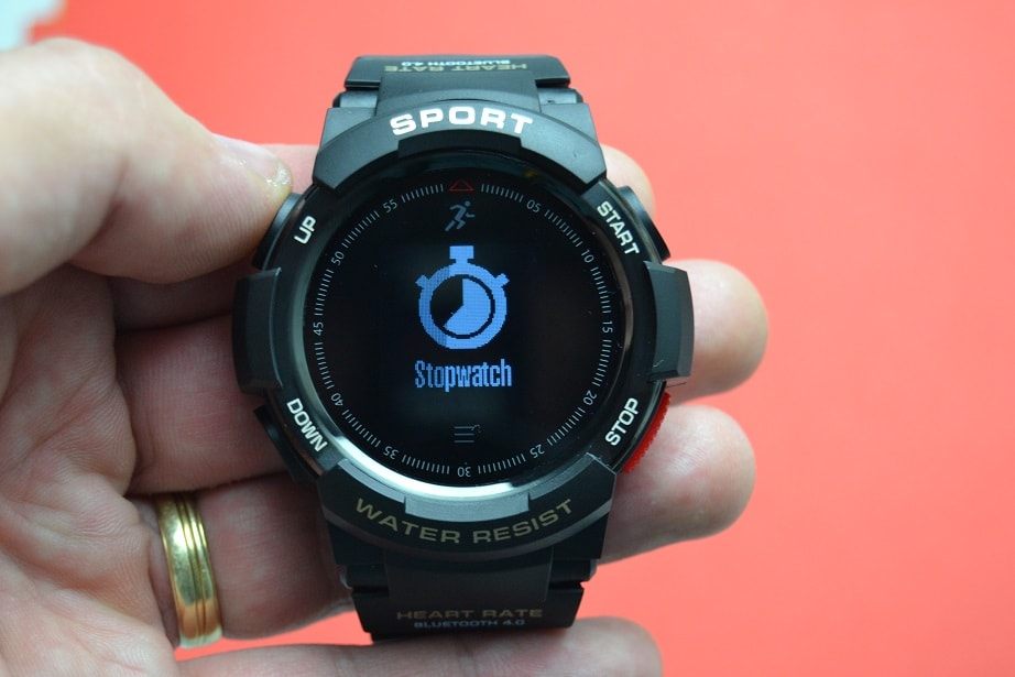 Review NO.1 F6, smartwatch IP 68 super accesibil