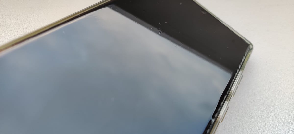 Este bună folia Alien? Cum arată dupa 6 luni pe un Samsung